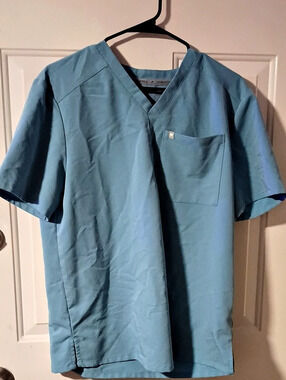 Fabletics Vital 1-Pocket Scrub Top Blue Medium